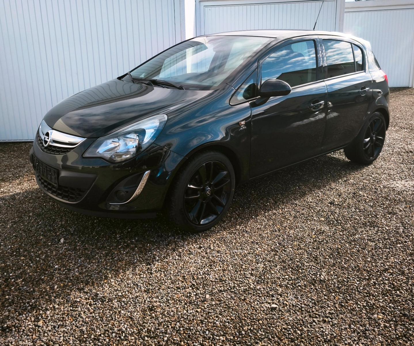 Opel Corsa schwarz 1,4l 87PS LHZ SHZ Navi 17" TÜV neu