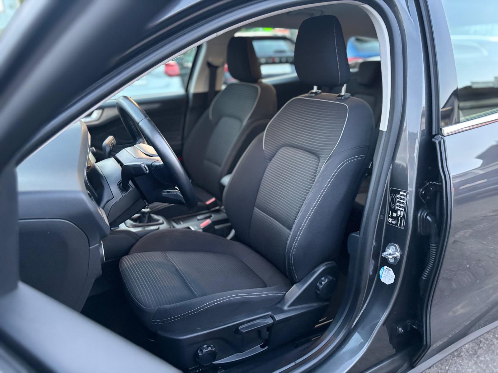 Ford Focus Turn. *Titanium*1.Hand*AHK*TÜV NEU!!