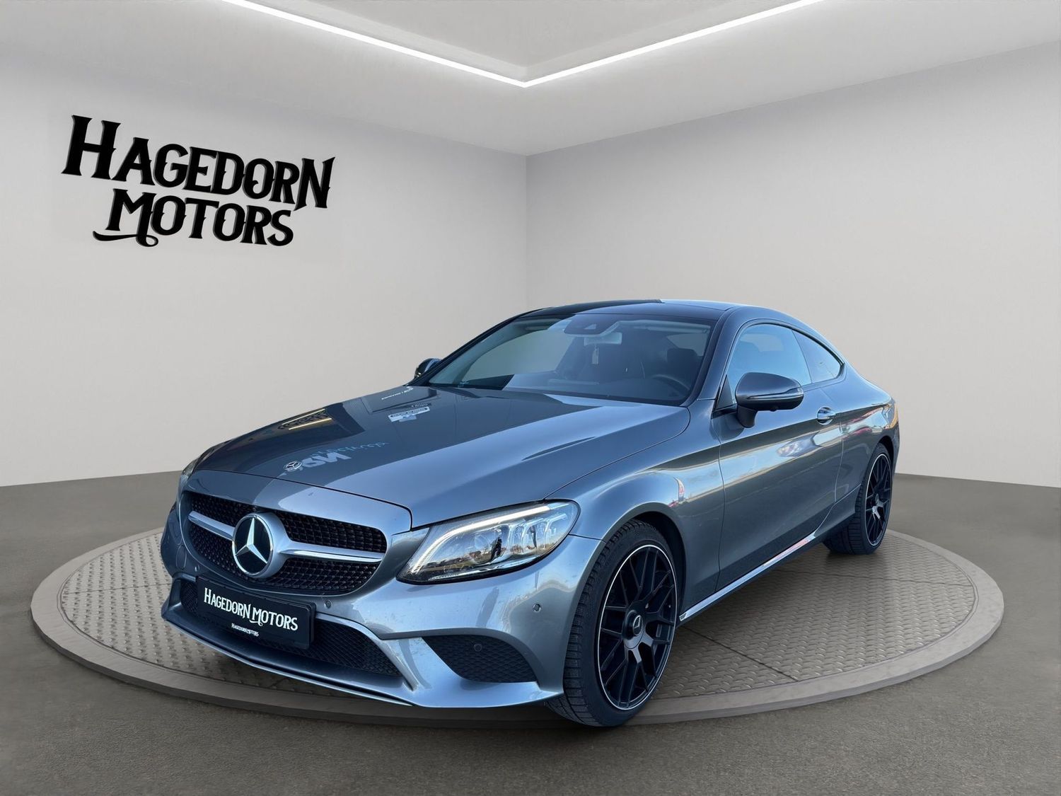 MERCEDES-BENZ C 300 BURMESTER LED AMBIENTE PANO DIGITALES TACH