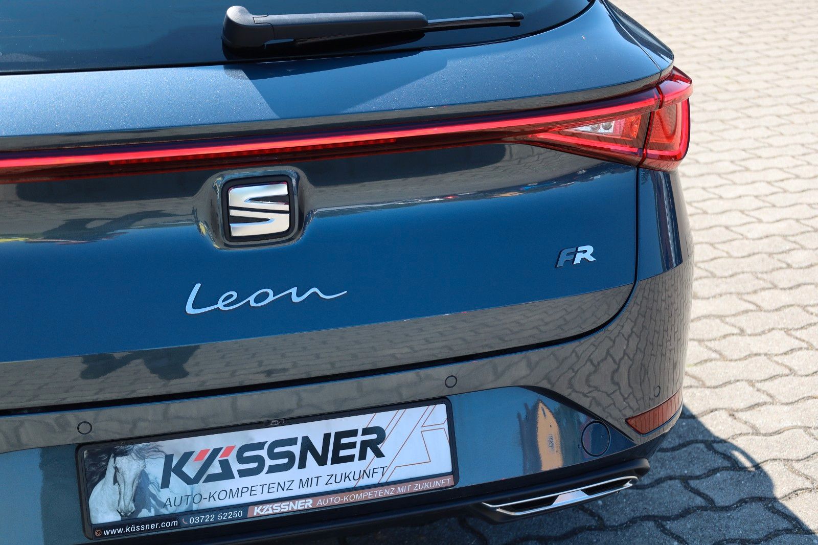 Fahrzeugabbildung SEAT Leon Sportstourer 1,5 eTSI  FR DSG