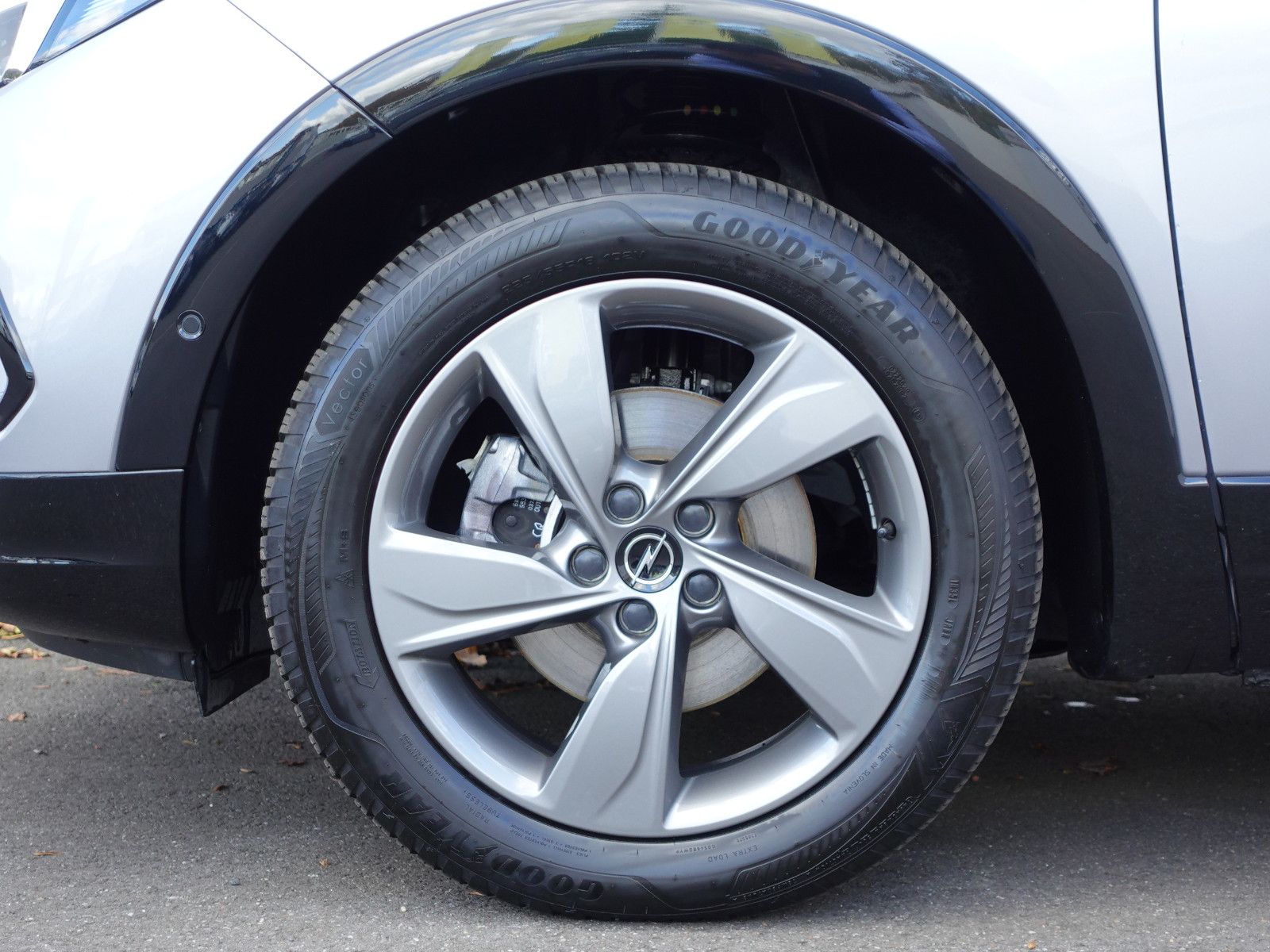 Fahrzeugabbildung Opel Grandland 1.2T AUTOMATIK,Navi,MatrixLED,Sitzhzg