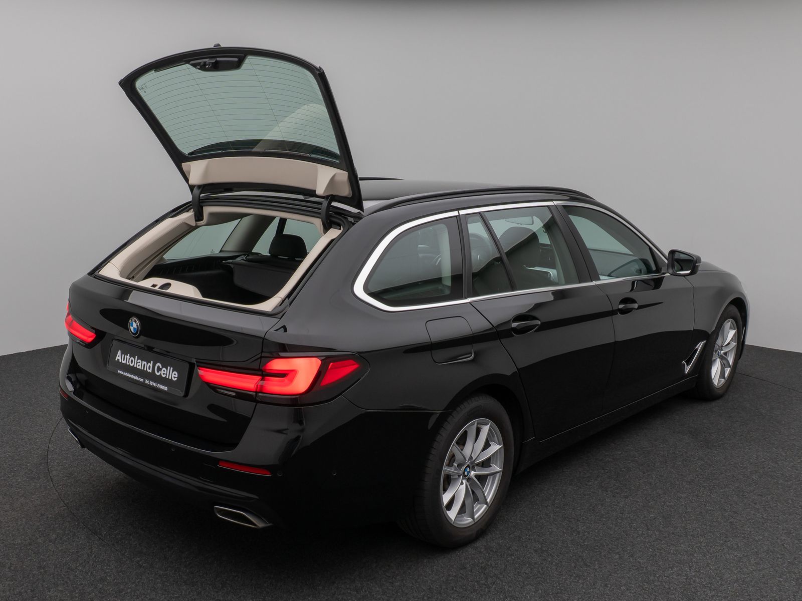 Fahrzeugabbildung BMW 520d xD Kamera HUD DAB 4xKlima Sport Leder Alarm