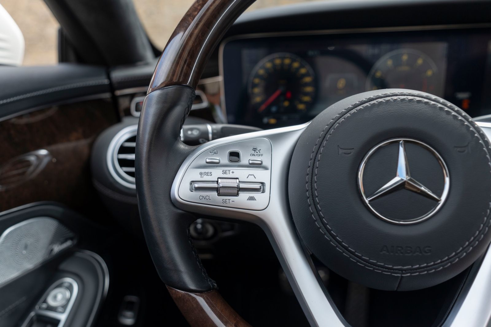 Fahrzeugabbildung Mercedes-Benz S 560 CABRIOLET BURMESTER 360° ACC MASSAGE LED
