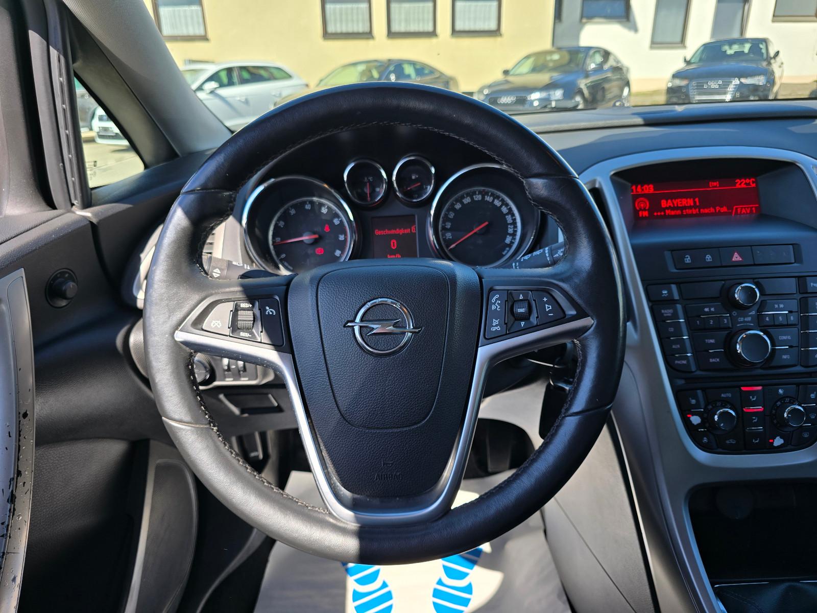 Opel Astra 2012 — photo 15