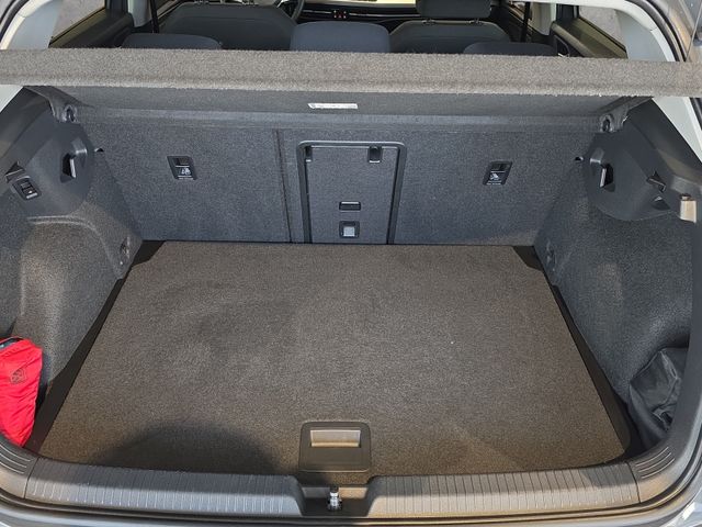 Golf VIII Active 2.0 TDI DSG*AHK*ACC*SHZ*