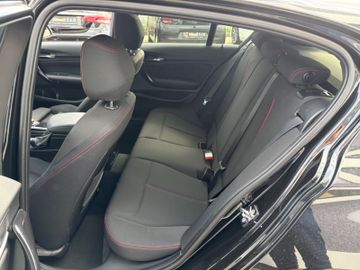 Fahrzeugabbildung BMW 116i Lim Aut. Navi Sport Line GSD PDC MFL Xenon