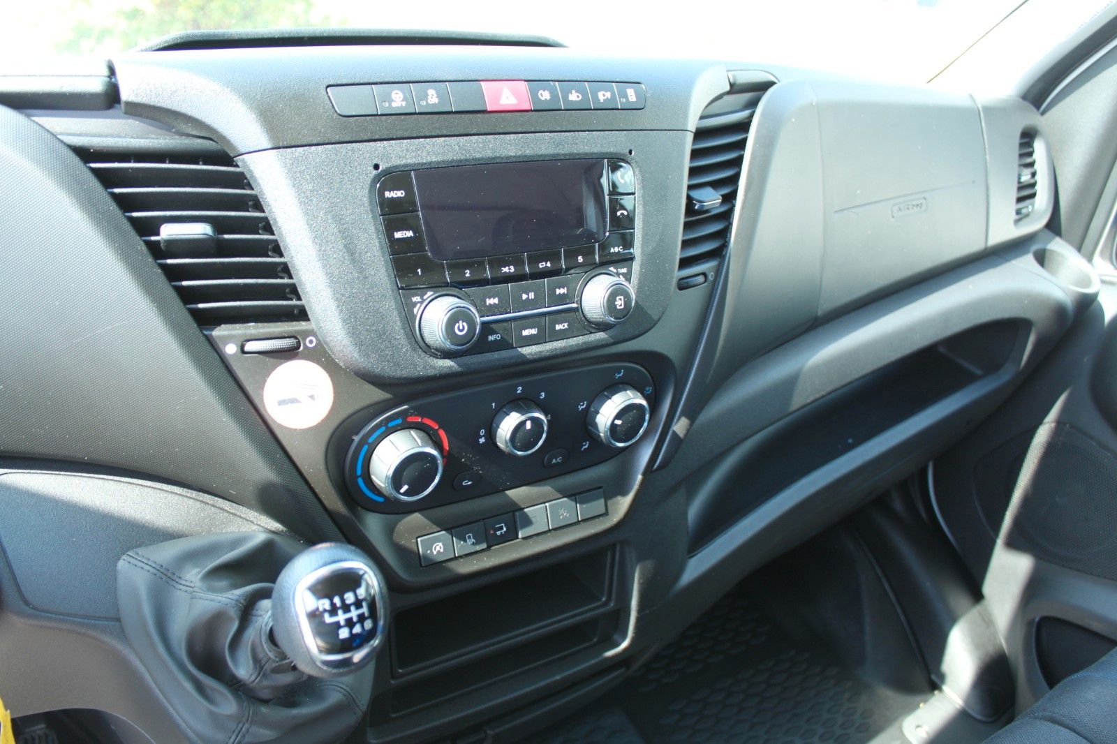 Fahrzeugabbildung Iveco Daily 35 C16 Koffer LBW
