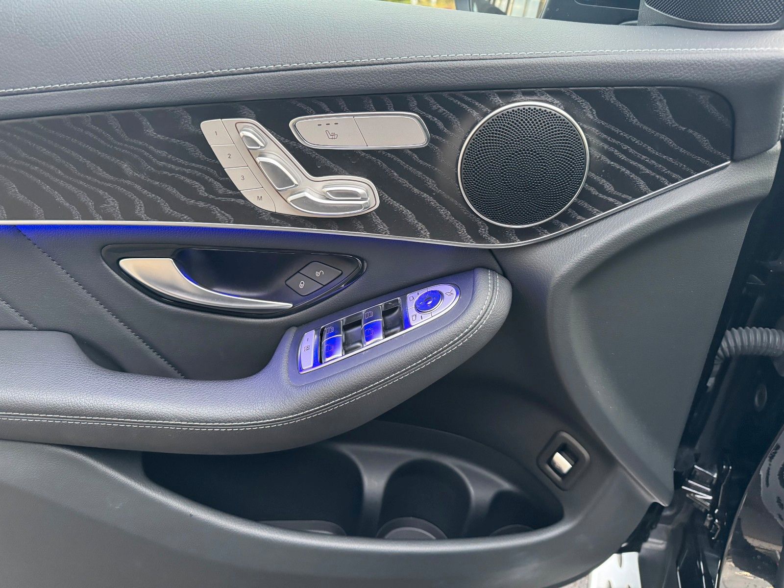 Fahrzeugabbildung Mercedes-Benz GLC 400d 4M Coupe+AMG+Massage+AHK+Memory