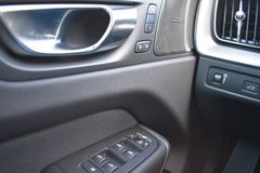 Fahrzeugabbildung Volvo XC60 B4 D AWD R-Design*STHZG*PANO*RFK*ACC*22"