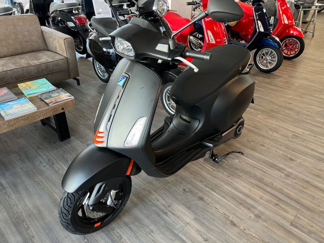 Vespa Sprint S Schwarz Elettrica  45 Km/h Neu Sofort !