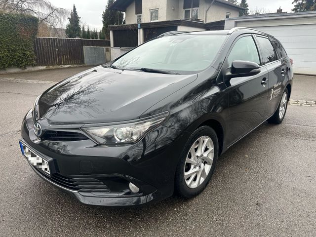 Toyota Auris Touring Sports Hybrid Team-D