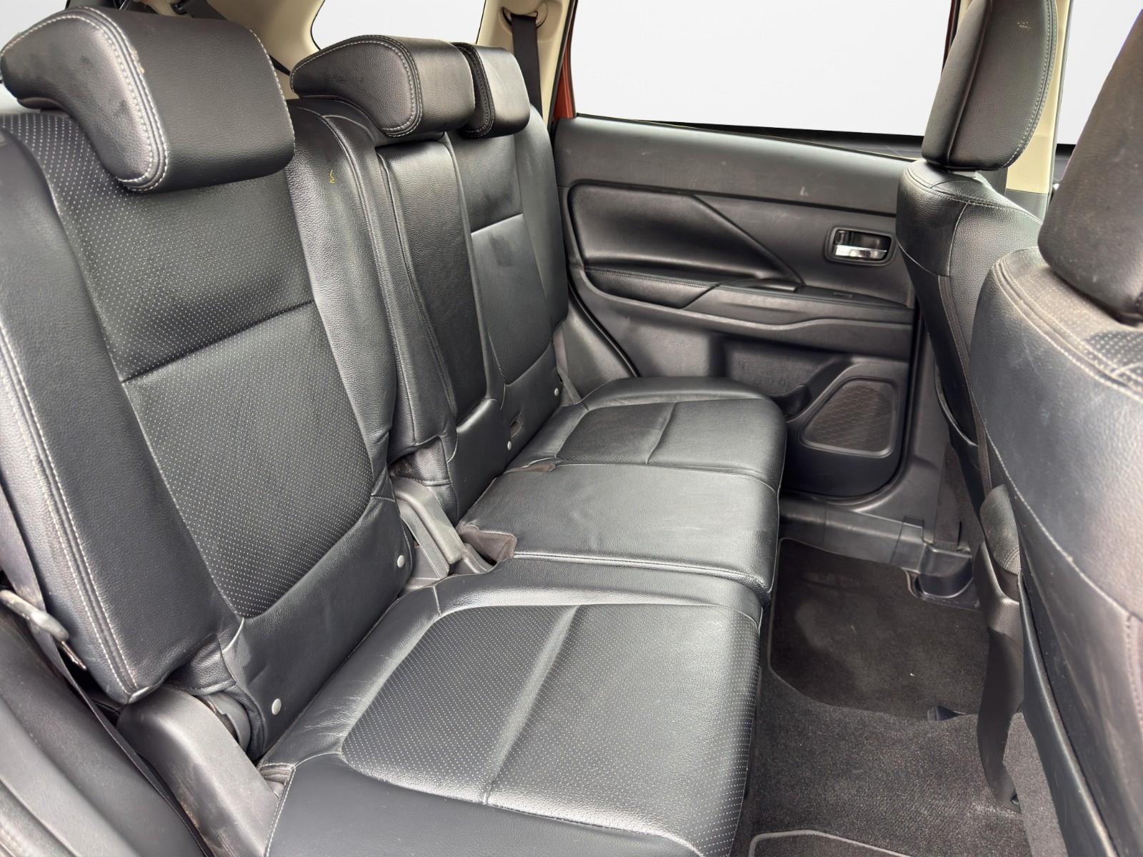Mitsubishi Outlander 2.2 DI-D 150 ch • BVA • 4WD • 7 places • Cuir • Caméra