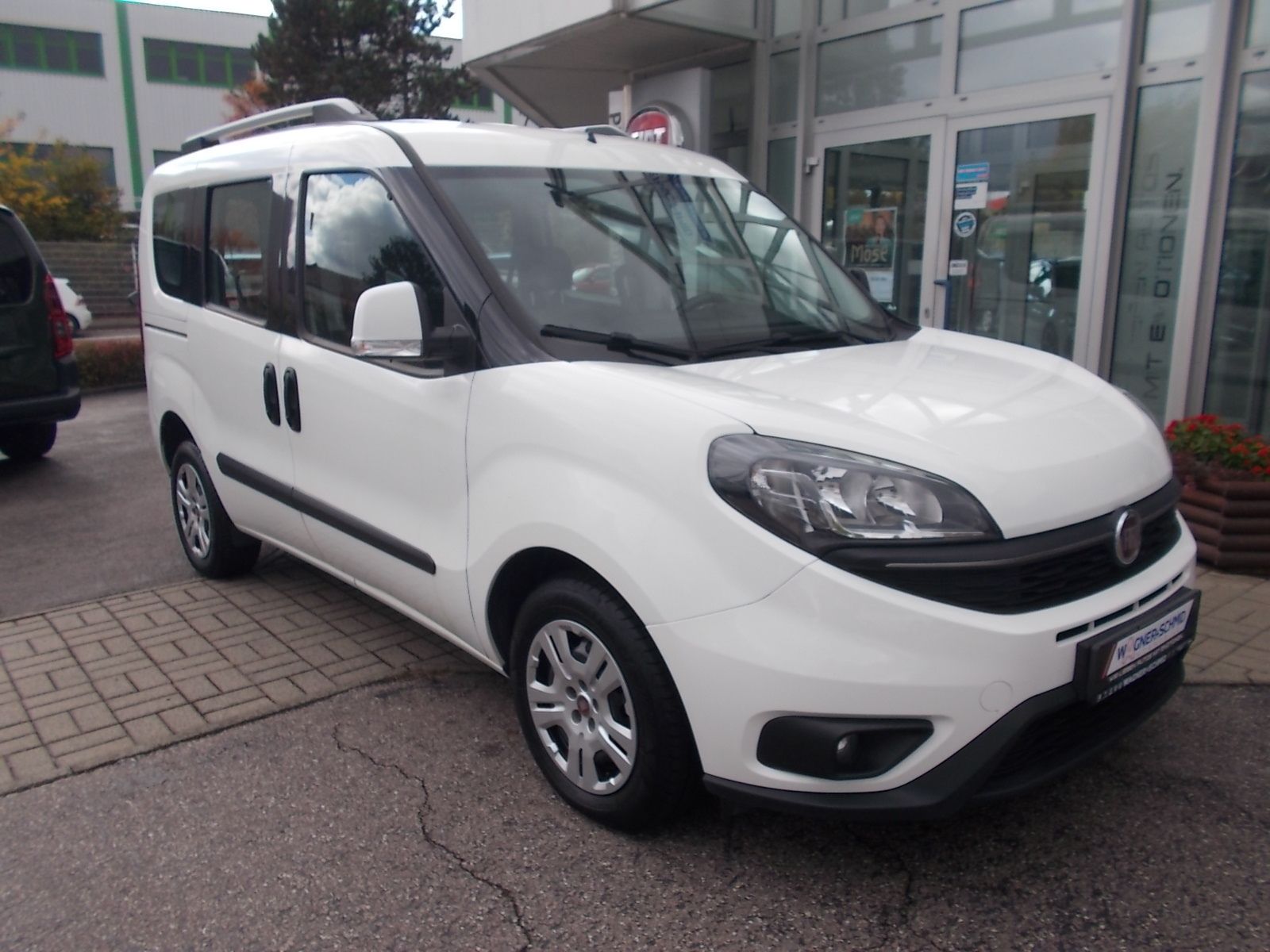Fahrzeugabbildung Fiat Doblo Kombi SX 1.6 Mjet (90 PS)