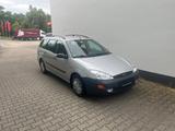 Ford Focus 1.6 Ghia Autom. - Ford Focus aus 2000: 1.6