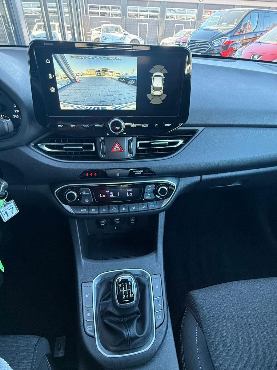 Fahrzeugabbildung Hyundai i30 Trend Mild-Hybrid,Navi,Sitzh.Kamera v+h