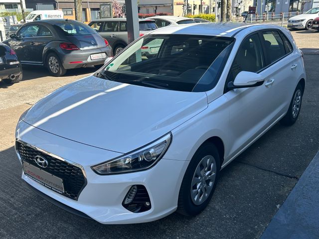 Fahrzeugabbildung Hyundai i30 + NaviZB+Klima+Allwetter+BT+Tempomat+USB+LED