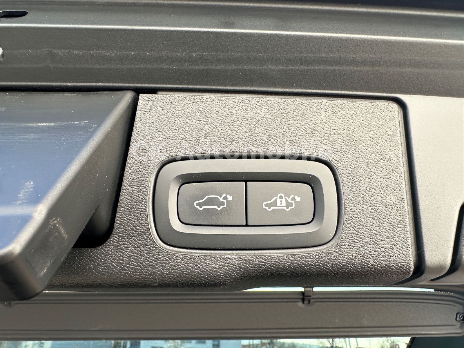 Fahrzeugabbildung Volvo XC60 T6 Plus Bright Recharge AWD/Navi/Pano/AHK