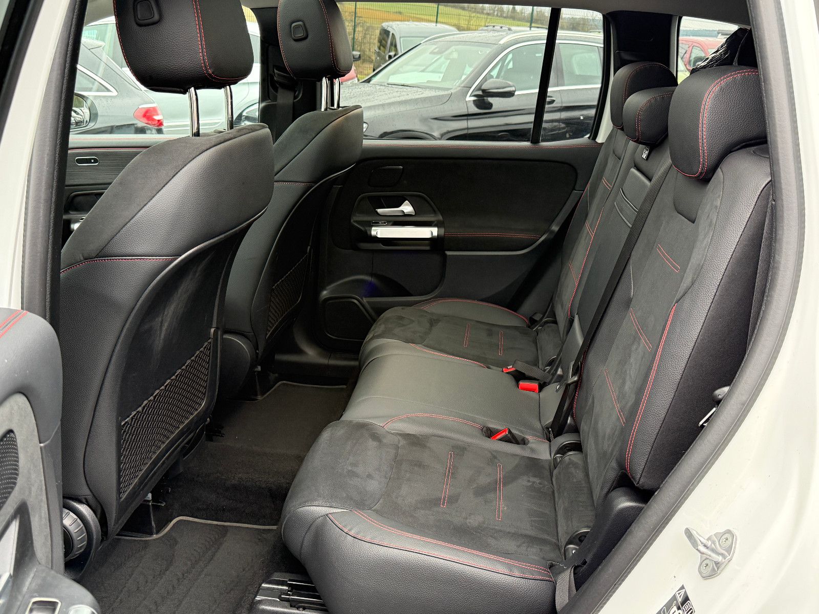 Fahrzeugabbildung Mercedes-Benz GLB 220d 4Matic AMG ACC AHK Kamera Ambiente Pano