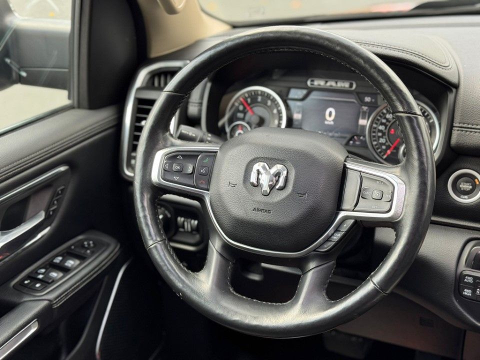 Fahrzeugabbildung Dodge RAM1500 CrewCab Laramie 5.7 HEMI 4x4 Pano