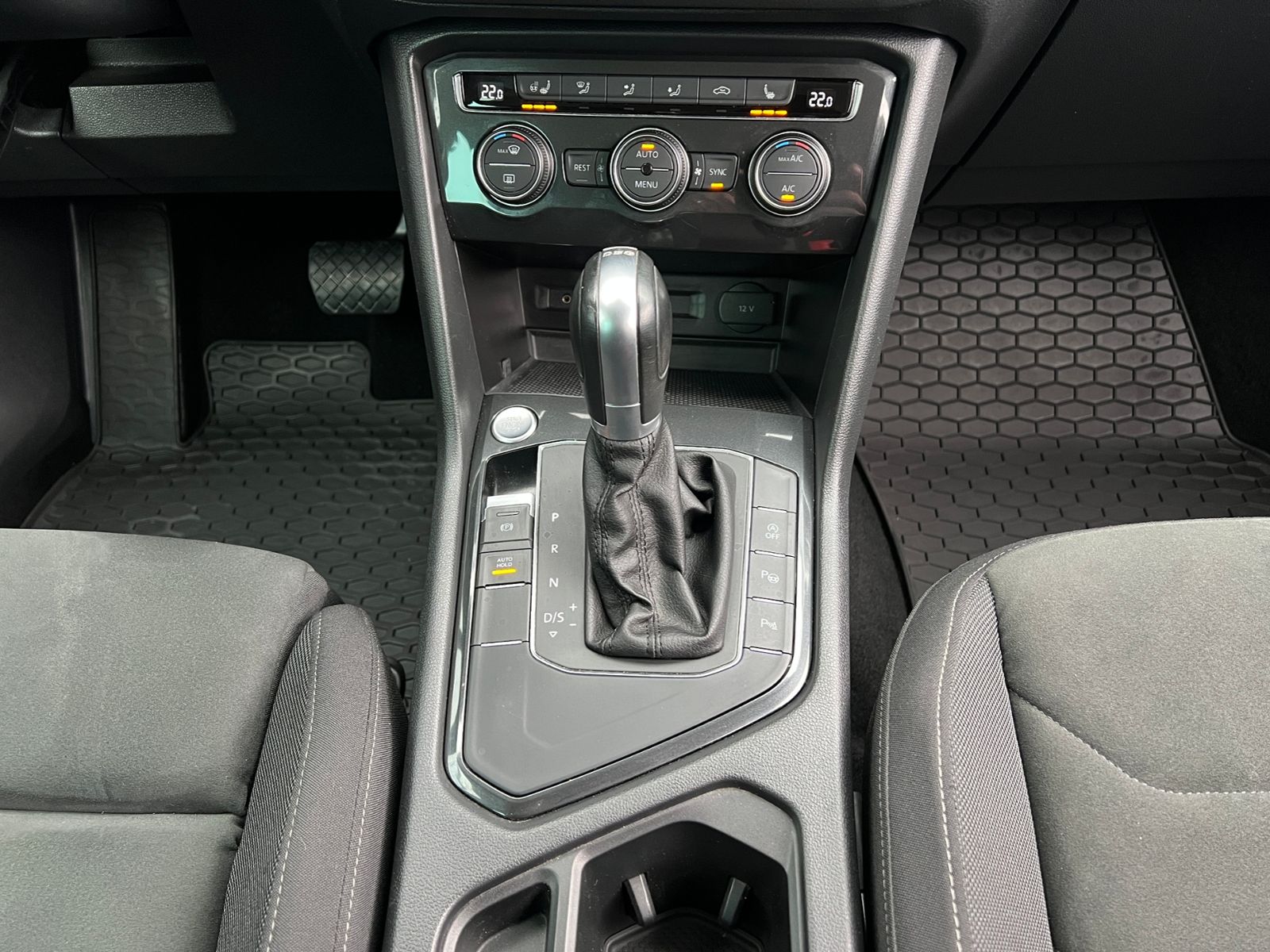 Fahrzeugabbildung Volkswagen Tiguan Comfortline 1.4 TSI DSG *LED, ergoActive,