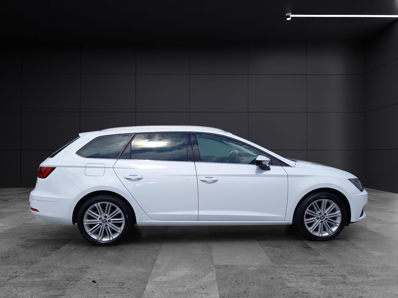 Fahrzeugabbildung SEAT Leon Sportstourer Xcellence 1.5 TSI ACT ACC NAVI
