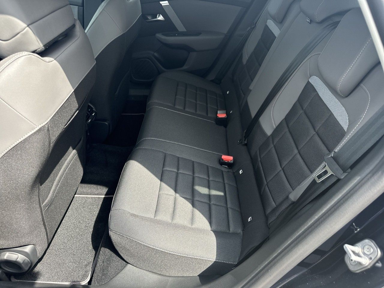 Fahrzeugabbildung Citroën C4 Hybrid 145 Doppelkupplung 6-Gang COLLECTION