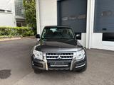 Mitsubishi Pajero 3,2 DI-D 4WD Automatik/45.000km/1.Hand - Mitsubishi Gebrauchtwagen Stuttgart
