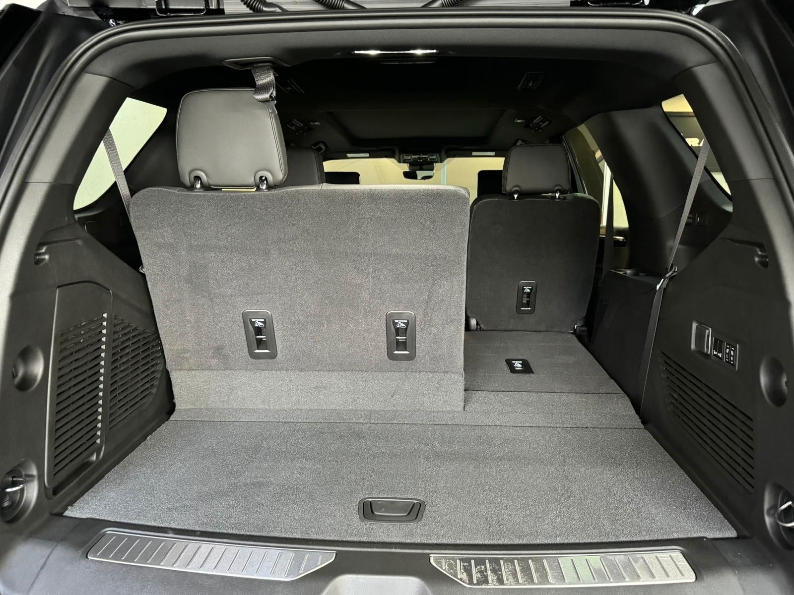 Fahrzeugabbildung Chevrolet 2026 TAHOE 6.2 ECOTEC RST 4x4-24"-ENTERTAINMENT