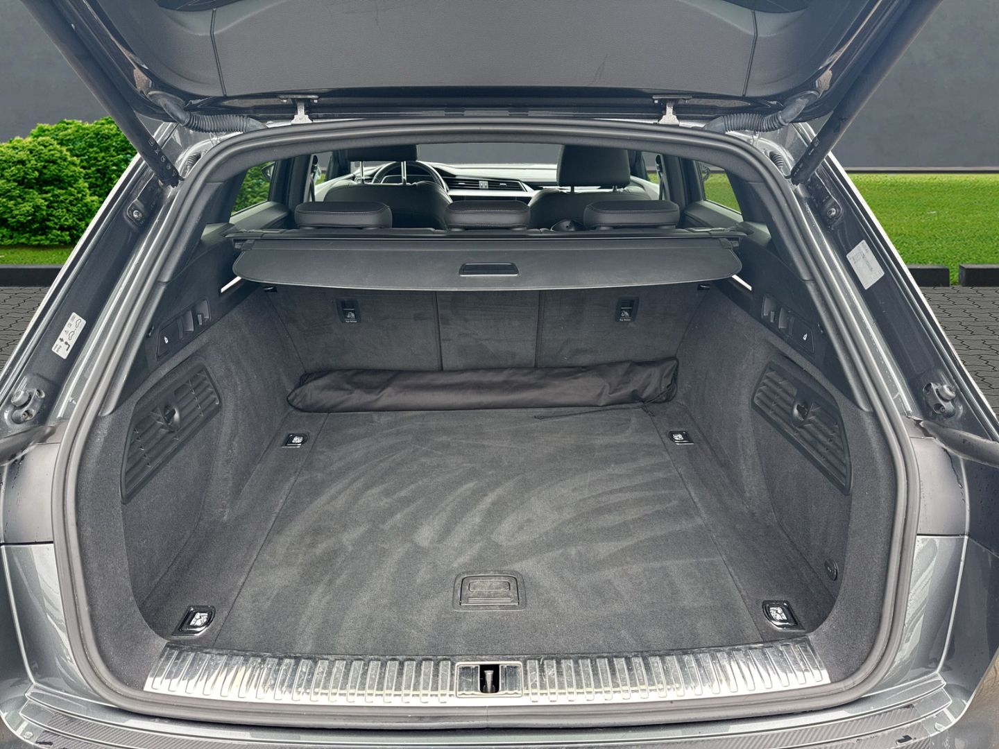 e-tron 50 quattro S line Luftfederung AD Niveau 