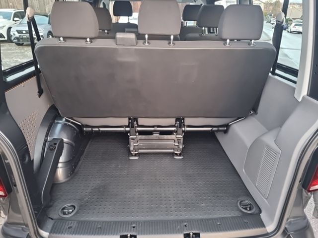 Fahrzeugabbildung Volkswagen T6 Transporter Kombi 2,0 TDI DSG 9-SITZER GRA PD