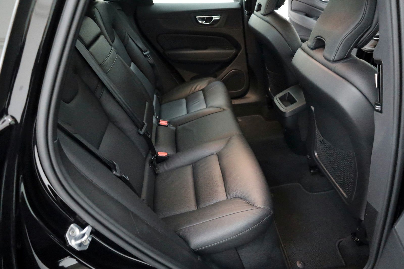 Fahrzeugabbildung Volvo XC60 D4 Momentum Pro,Leder,Navi,LED,SH