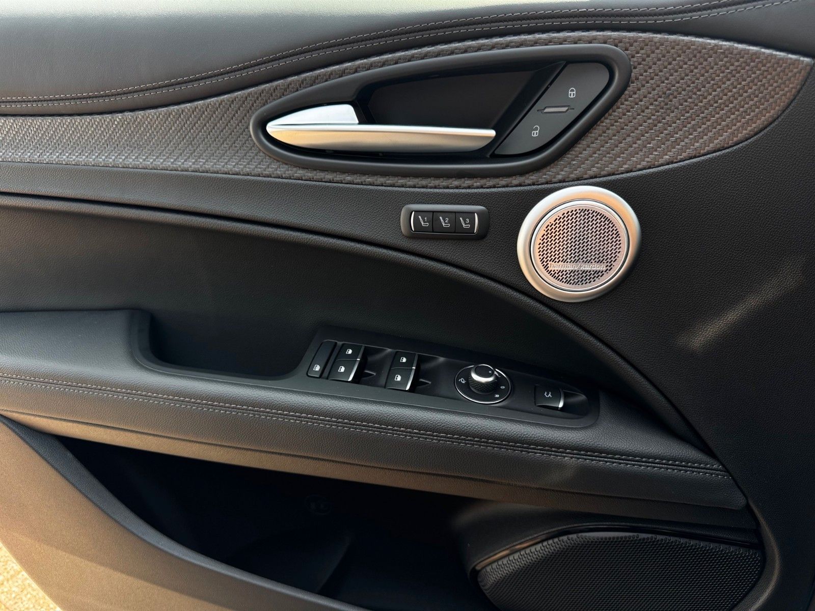 Fahrzeugabbildung Alfa Romeo Stelvio 2.9 V6 Bi-T.  Quadrifoglio NAVI ALLRAD
