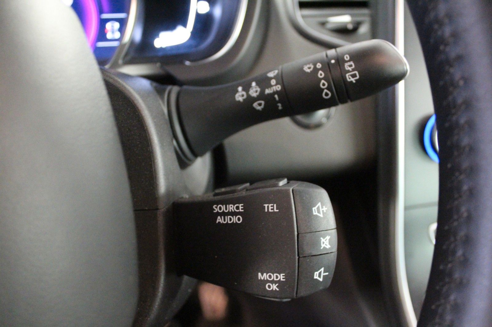 Fahrzeugabbildung Renault Grd Scenic Tce 140 Deluxe*R-Link*Sitzhzg*