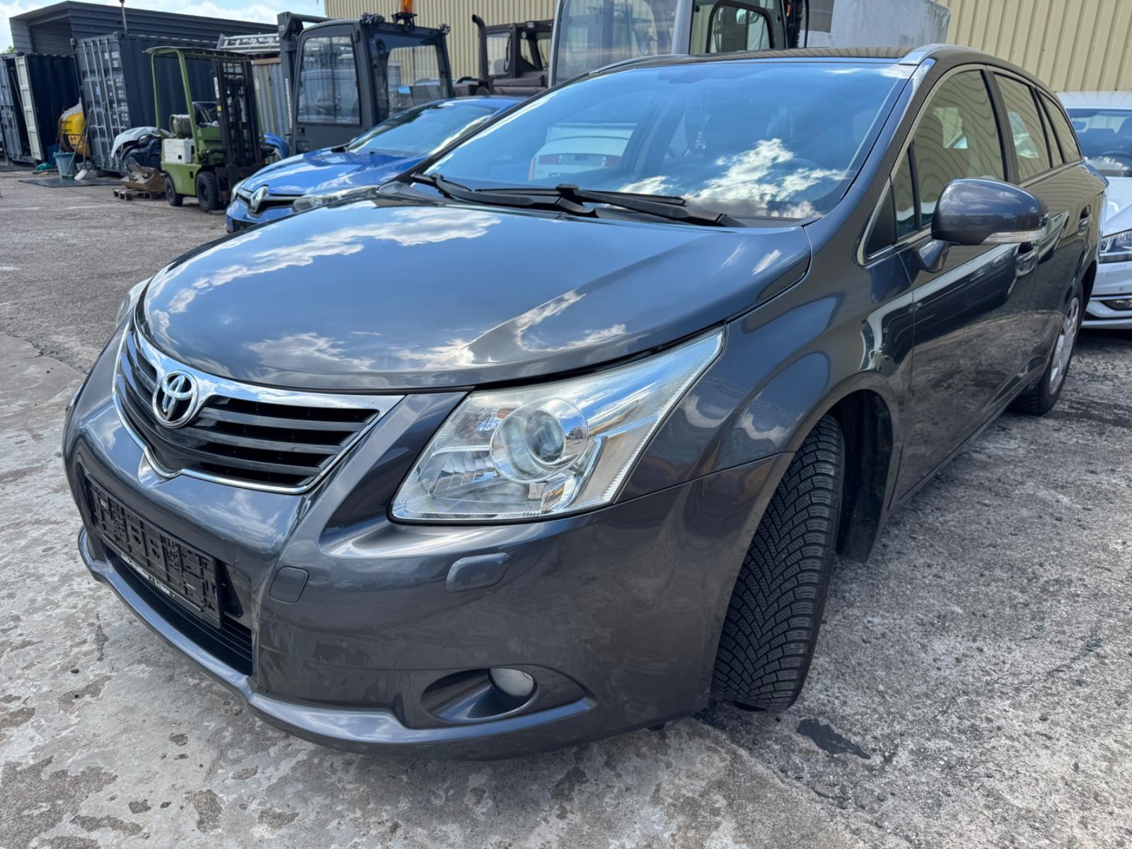 Toyota Avensis 2010 — photo 10
