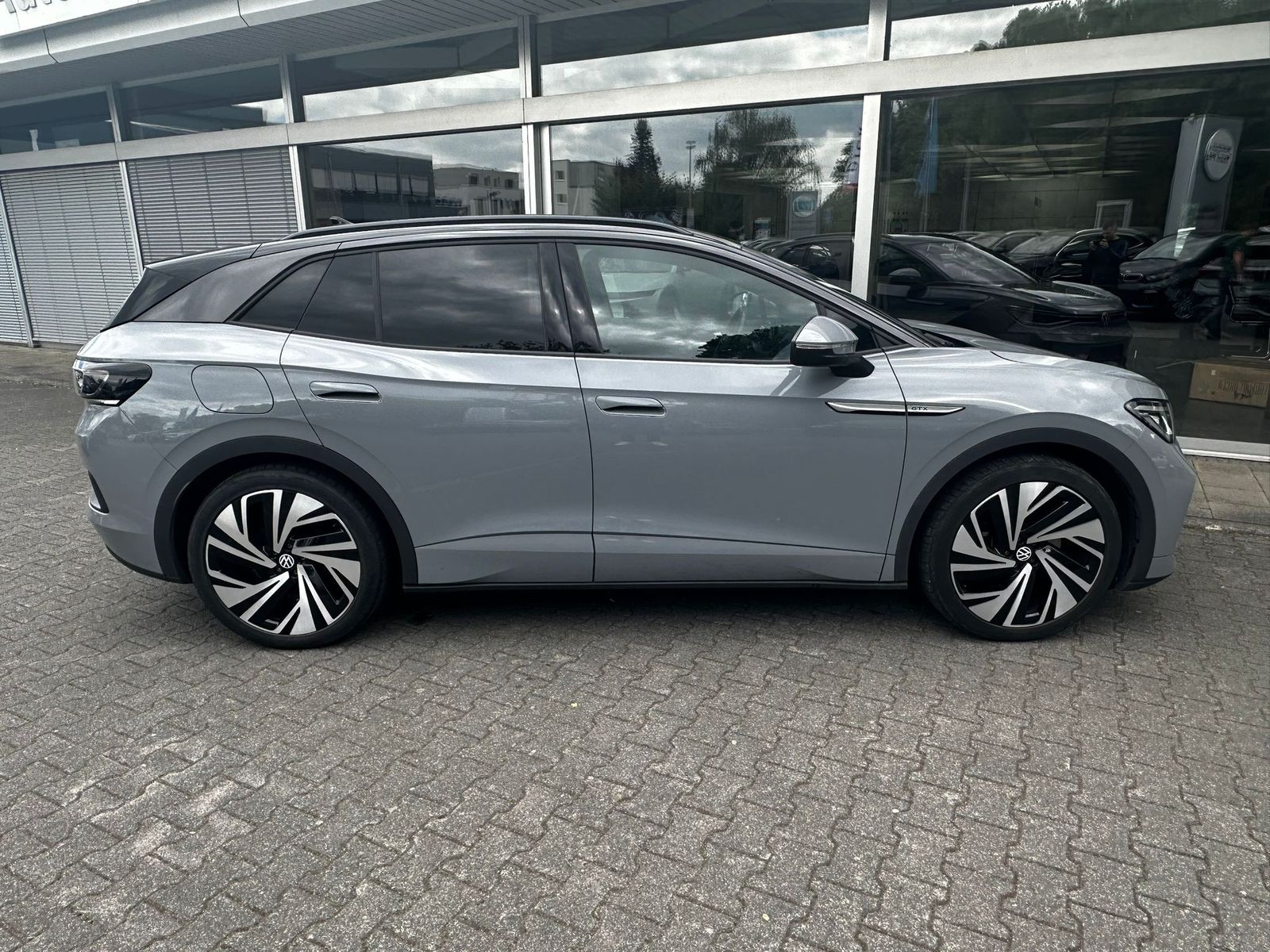 Fahrzeugabbildung Volkswagen ID.4 GTX 82kWh 4M VIRTU+NAVI+MATRIX+SHZ+PDC+21"