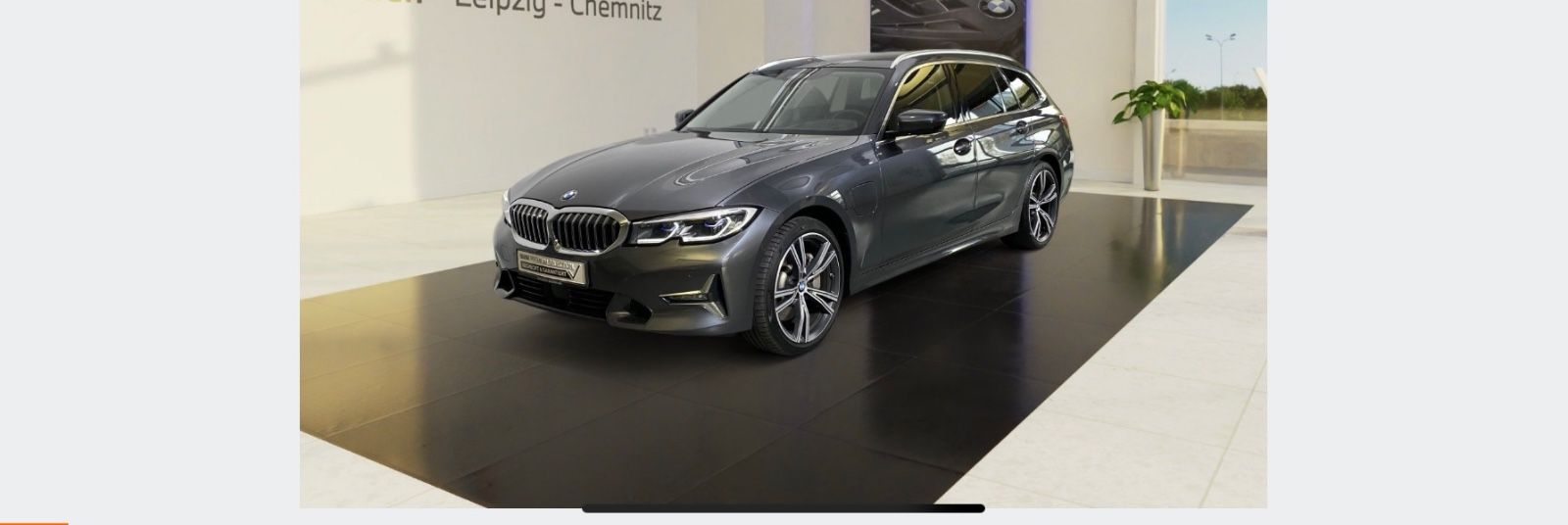 BMW 330e xDrive Touring Luxury Line Auto. Pano.