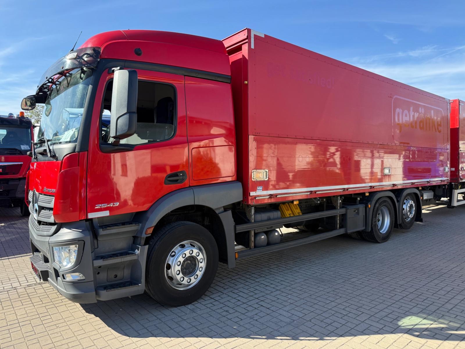Mercedes-Benz Actros 2543 Getränke/Retarder/Lenkachse/Klima