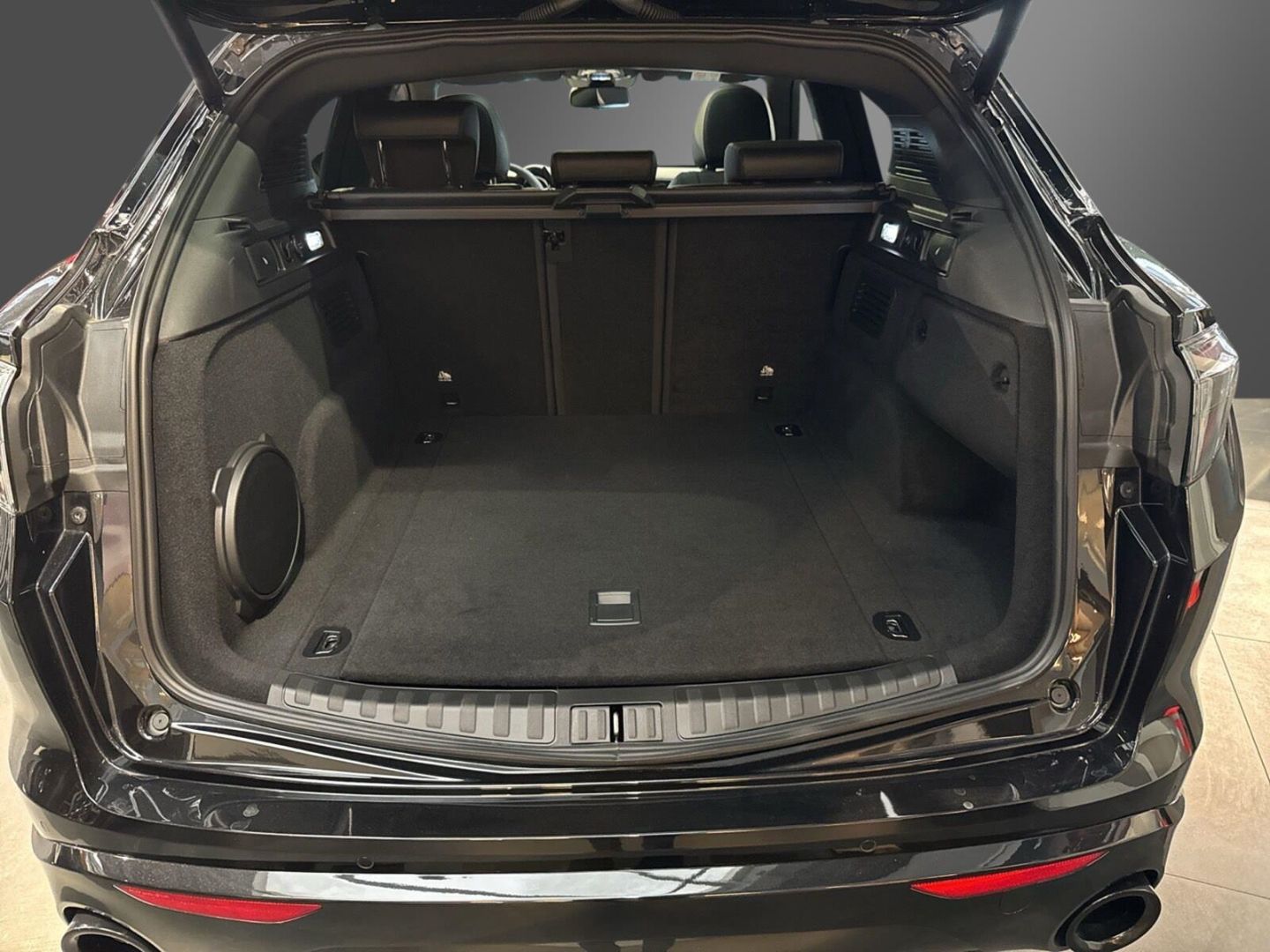 Fahrzeugabbildung Alfa Romeo Stelvio Veloce Q4 2.0 Turbo - AHK - 21 Zoll- Pan