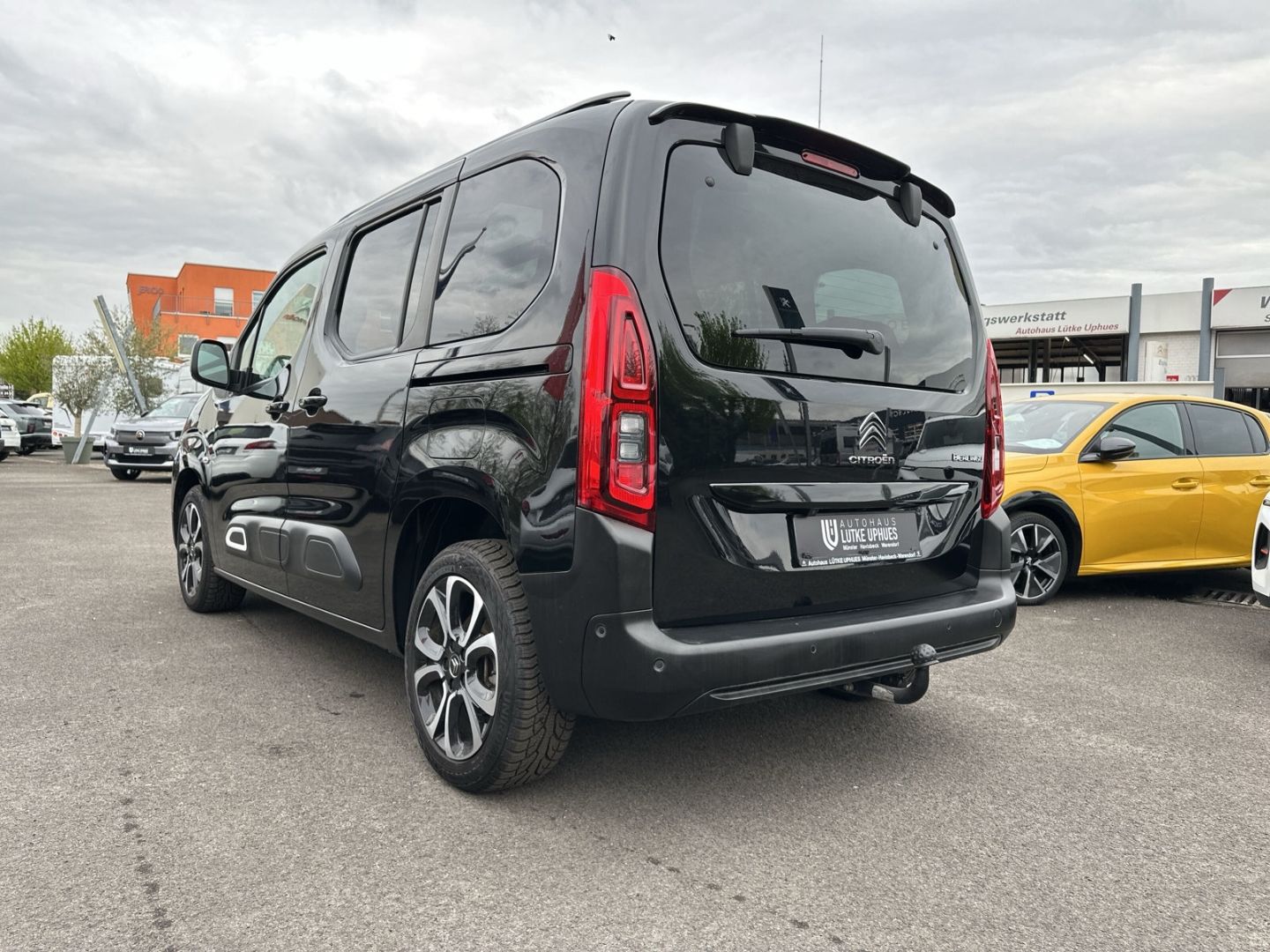 Fahrzeugabbildung Citroën Berlingo 1.2 M PT 130 S&S EAT8 Shine AHK Navi AC