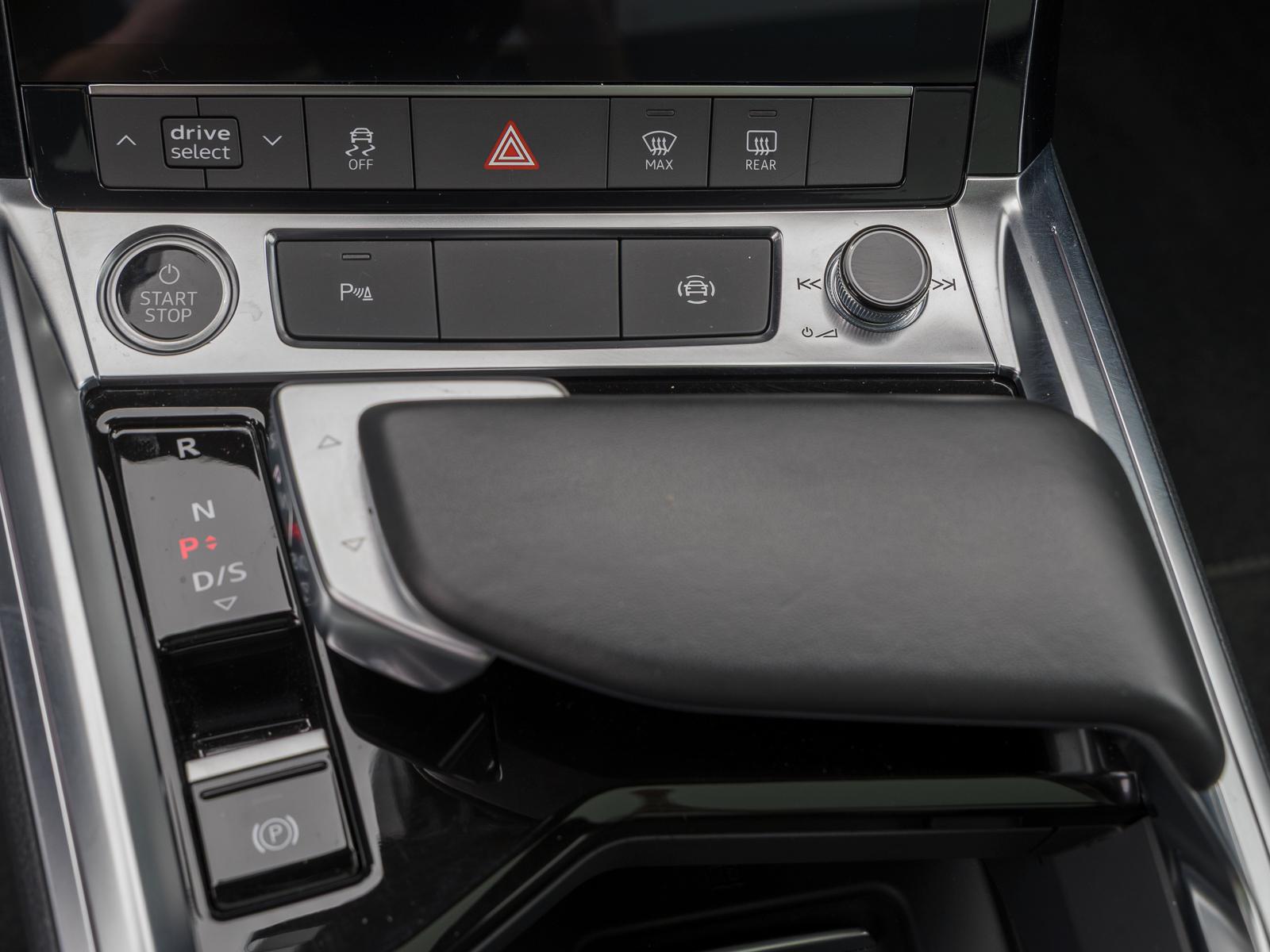 Audi e-tron 55 quattro advanced PANORAMA LUFTFEDERUNG, миниатюра 8