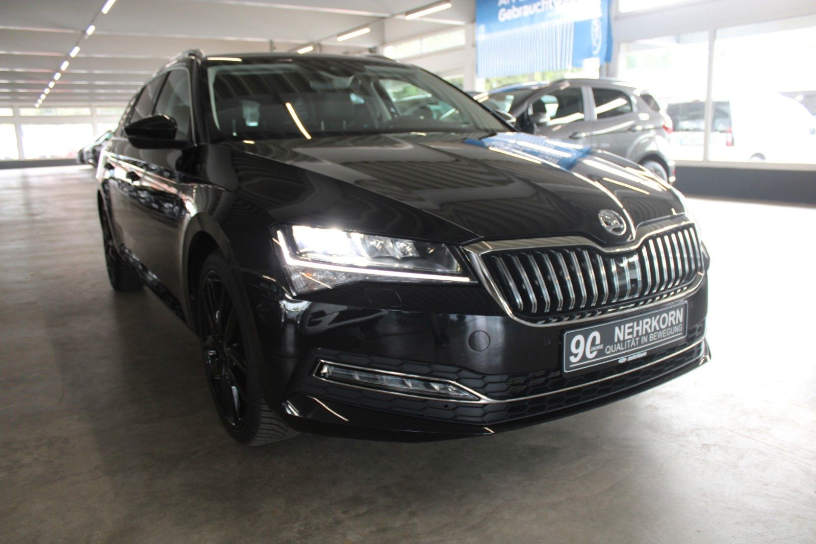 Fahrzeugabbildung SKODA Superb 2.0 TDI DSG STYLE COMBI LED AHK ACC uvm.