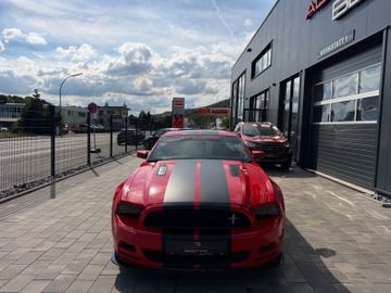 Ford Mustang - 4