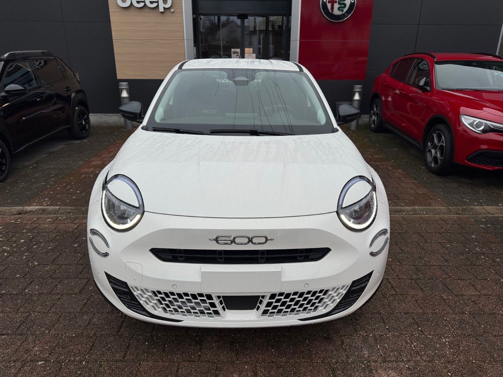 Fahrzeugabbildung Fiat 600 1.2 BUSINESS EDITION NAVI SITZHEIZUNG KLIMA