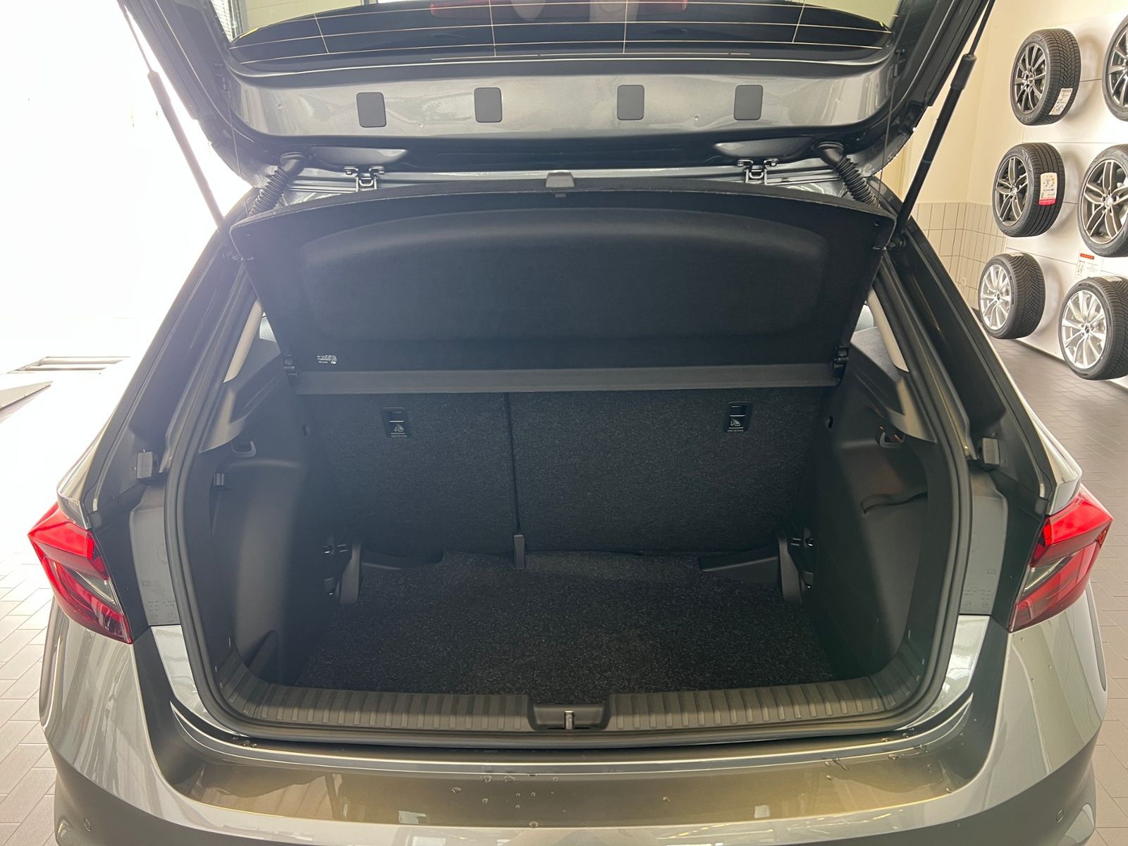 Fahrzeugabbildung SKODA Fabia Tour 1.0 TSI *Winter-Paket,KESSY,Einparkhi