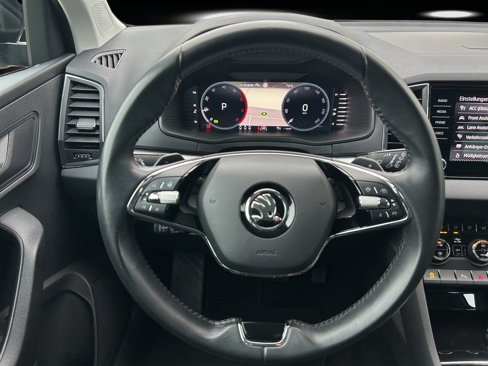 Fahrzeugabbildung SKODA Karoq Tour 2,0 TDI 4x4 DSG/LED/ACC/AHK/KAMERA/
