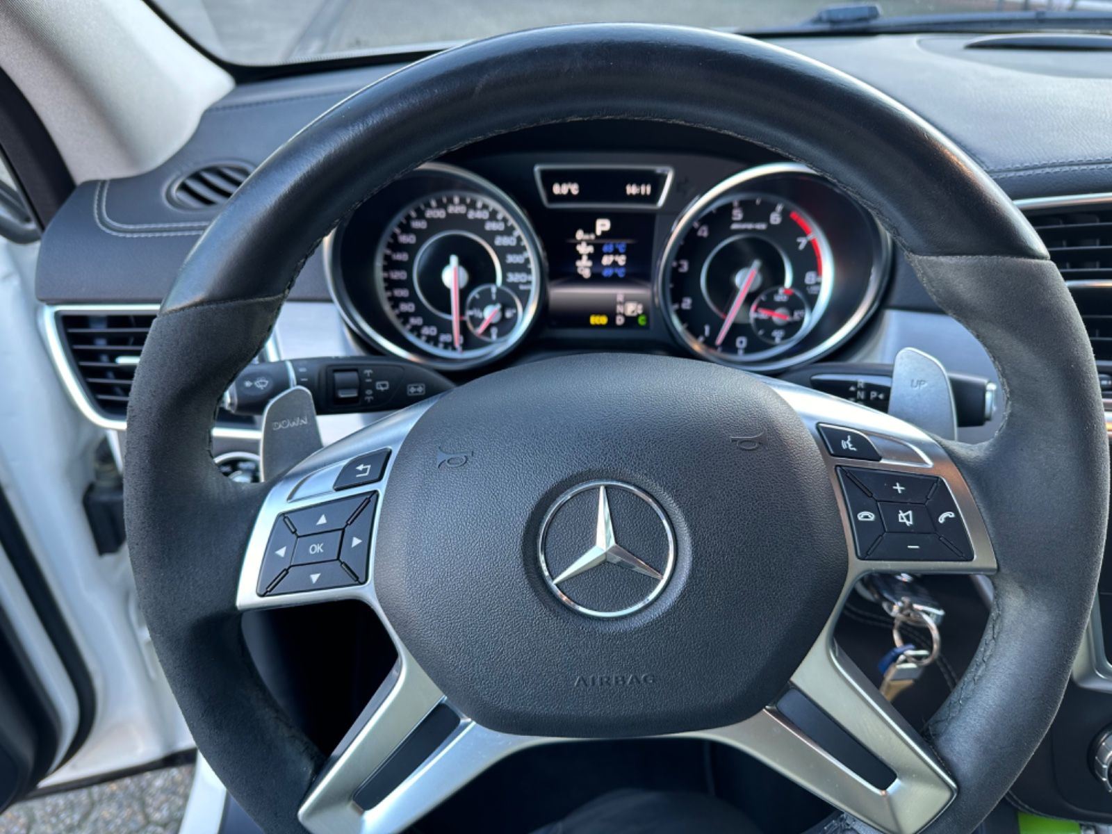 Fahrzeugabbildung Mercedes-Benz ML 63 AMG Performance Pano/AHK/Nachtsicht/21"