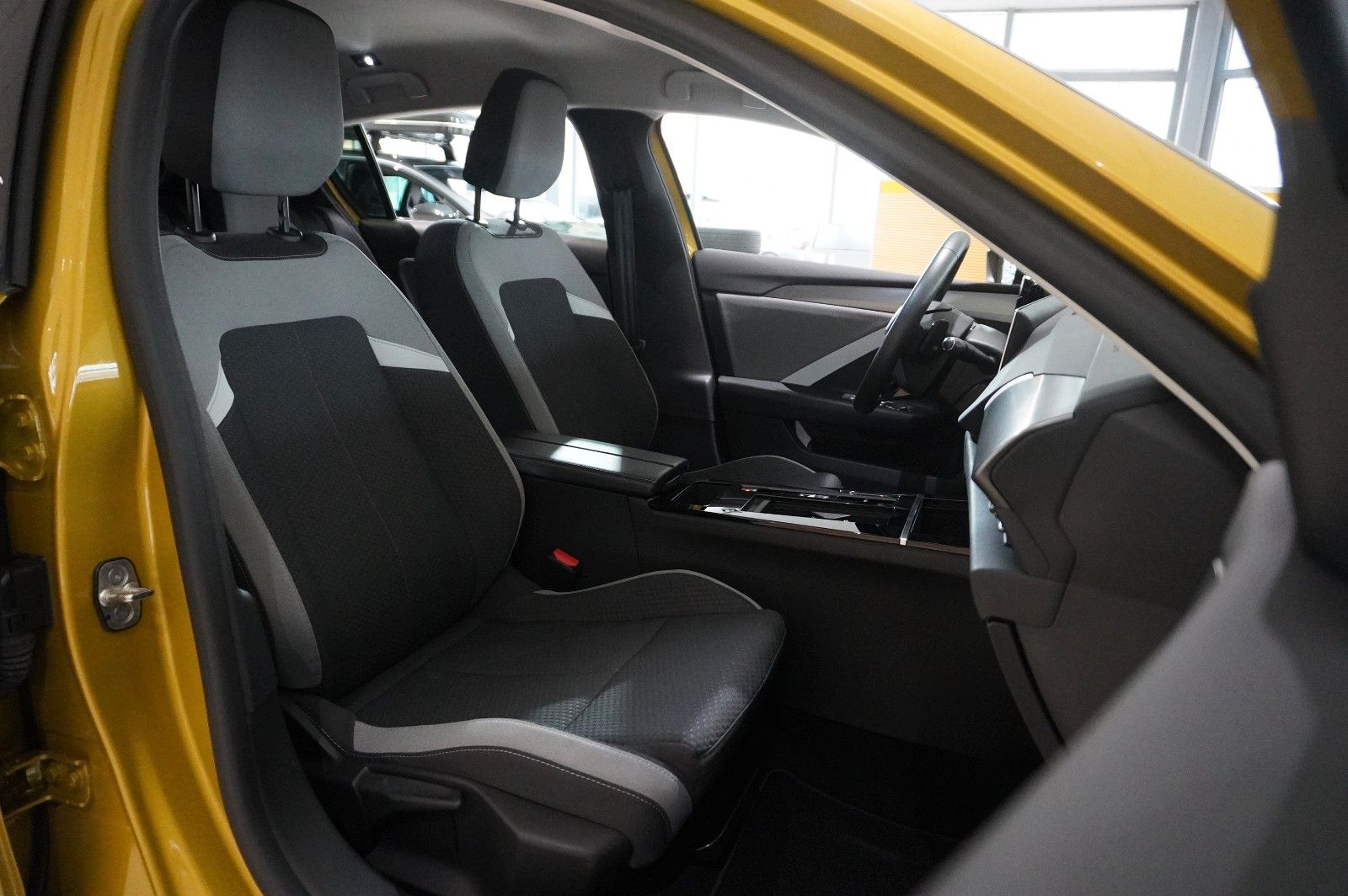 Fahrzeugabbildung Opel Astra L Lim. 1.6 HYBRID EDIT. NAVI/SPORT/KAMERA
