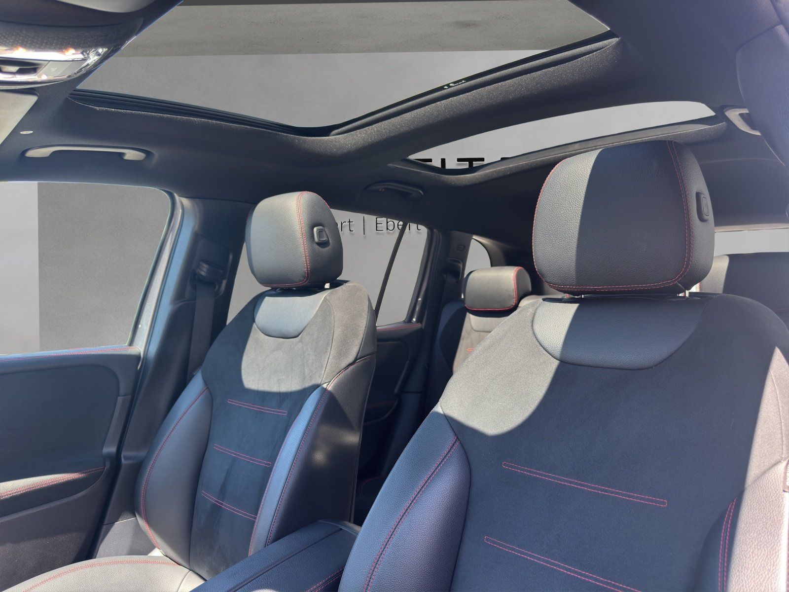 Fahrzeugabbildung Mercedes-Benz GLB 250 AMG Line 4Matic/PANO/BURMESTER/KAMERA/
