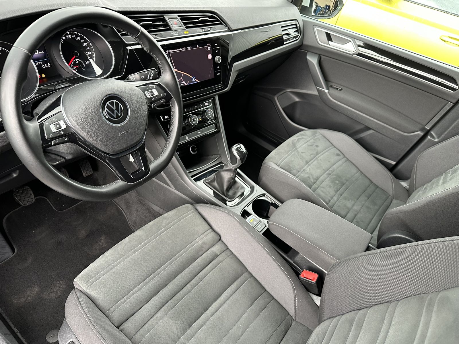 Fahrzeugabbildung Volkswagen Touran 1.5 TSI Highline+NAV+LED+ACC+AHK+KAMERA