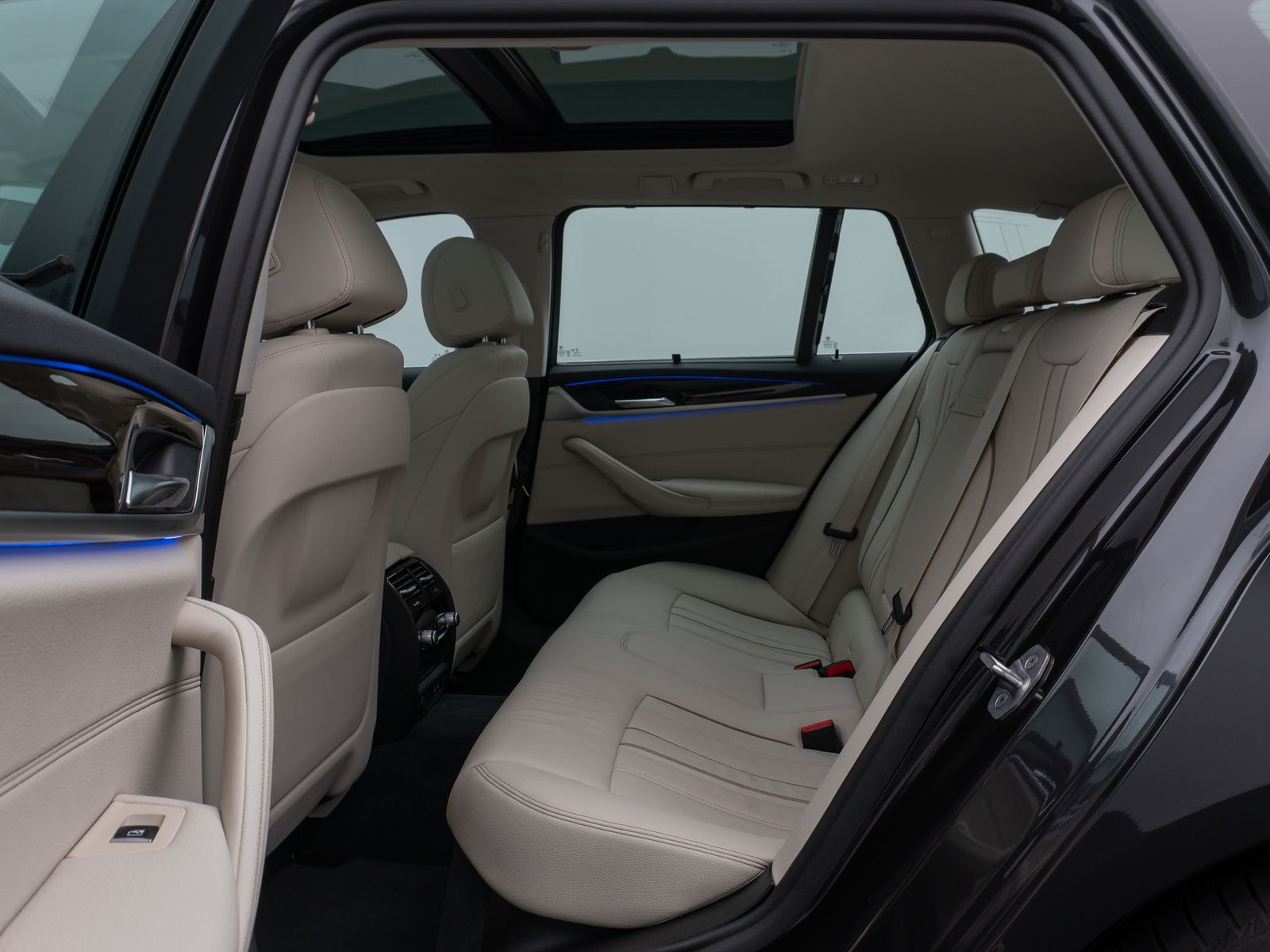Fahrzeugabbildung BMW 540i xD Panorama 360°DAB Fernlichtassist Sport